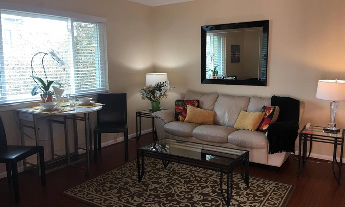 Knox - Henderson Apartment | Uptown Dallas - Bright 1 bd #4, WiFi, Parking, Near Restaurants & Shops & Safe