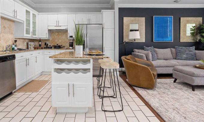Uptown Apartment | Uptown Dallas: Unbeatable Location|AC|Parking|WiFi