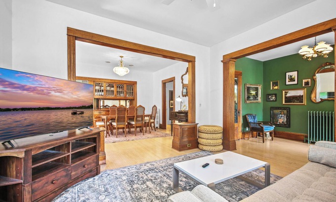 Lowry Hill East Apartment | Uptown Minneapolis Home: Walk to Lakes!