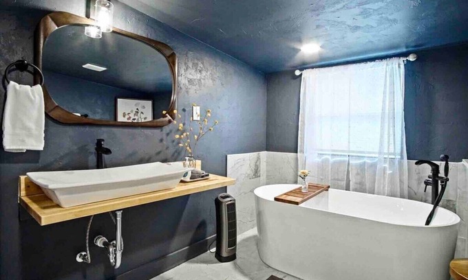 Central Oklahoma City Apartment | Uptown OKC Studio | Soaking Tub & Private Yard | Near Paseo & Downtown #04
