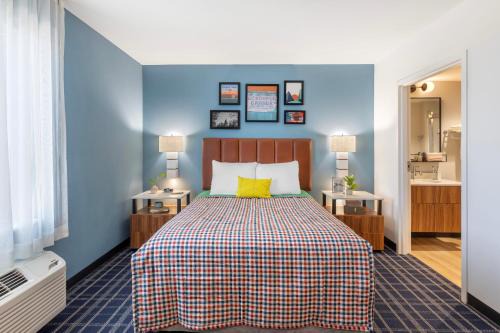 Wells Branch Hotel | Uptown Suites Extended Stay Austin TX - Round Rock