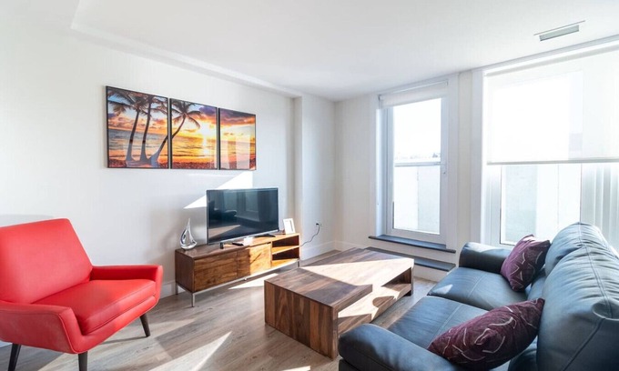 North End Apartment | Urban 2BR Apt with GYM near Dalhousie University