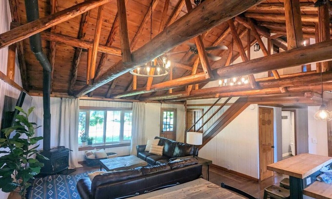 Cedar Falls House | Urban Cabin Cedar Falls