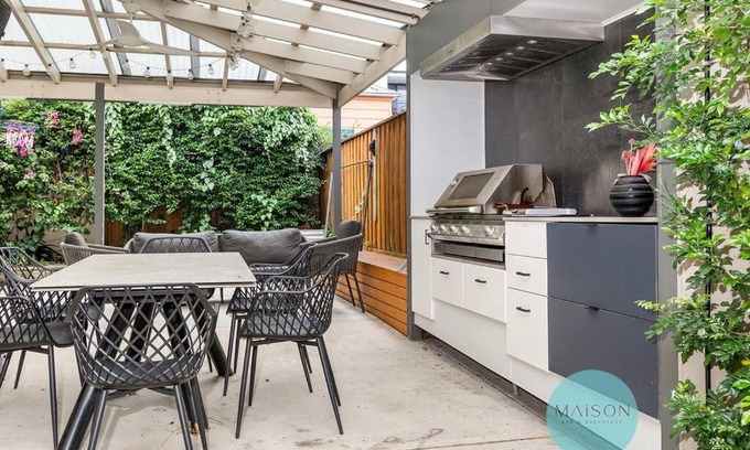 Wickham House | 'Urban Chic on Grey' - 3 Bedroom Retreat in Wickham