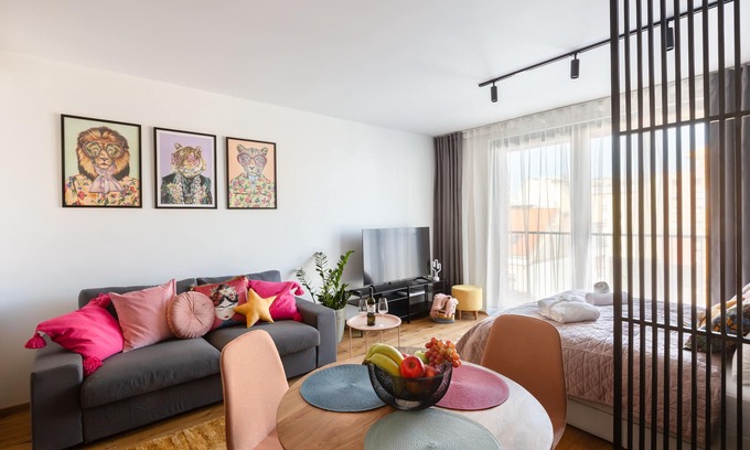Karlin Apartment | Urban Chic Residences