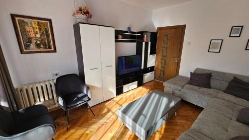rayon Triaditsa Apartment | Urban Comfort 1BR near South Park with Balcony