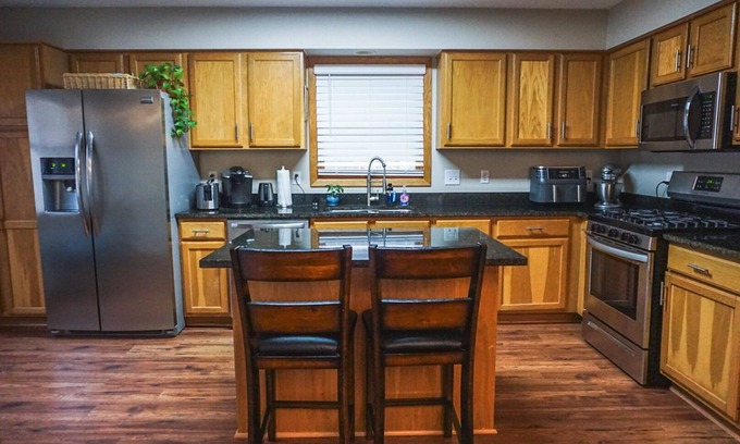Minneapolis House | Urban Eden - 5 mins from downtown - Cozy, Comfy & Convenient