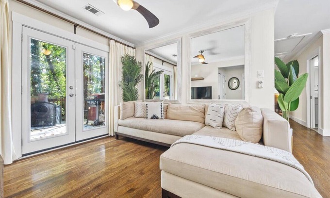 Belvedere Park House | Urban Escape: 5BR Retreat