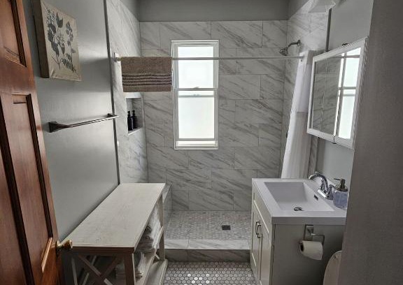 Logan Square Apartment | Urban Gem in Logan Square