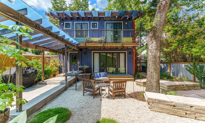 Holly House | Urban gem perfect for work & play in heart of Austin
