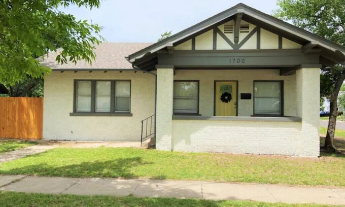 Amarillo House | Urban Hideaway - Cozy & Remodeled 2 BR!