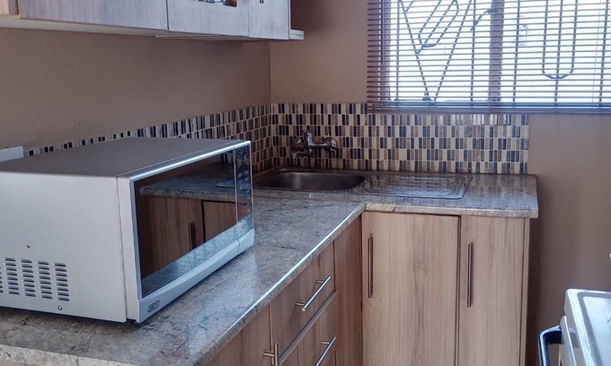 Vosloorus House | Urban Home in Vosloorus close to Endaweni lounge and Chris Hani Mall