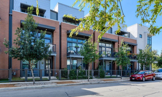 Tobin Hill House | Urban Modern Pearl Group Rental - Sleeps 20