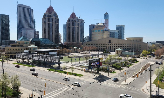 Downtown Mississauga Condo | Urban Oasis: 1BR City Centre/Parking Included