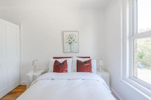Chatham Apartment | Urban Oasis 4 bedroom house with parking