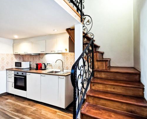 Palace District Apartment | Urban Oasis close to the area of Universities