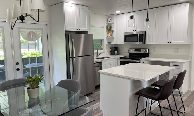 Brandon House | Urban oasis mins to Airport, Downtown Tampa with Free WIFI and parking