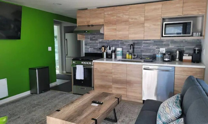 Hayward Apartment | Urban Oasis to Love, Near SF, Free Parking Onsite