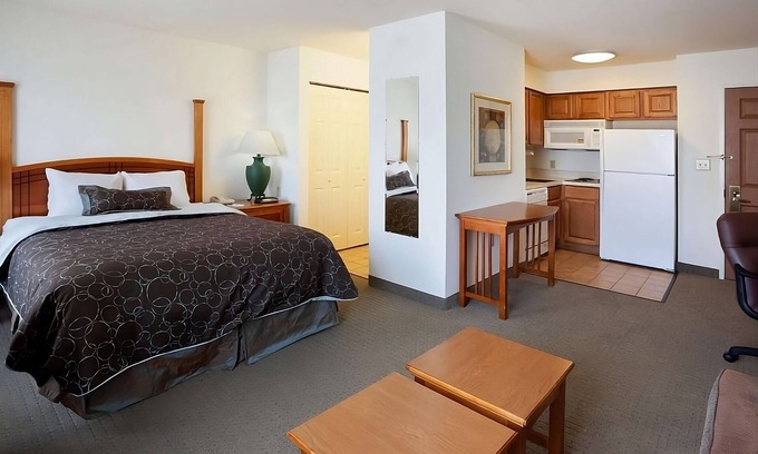 Vance Jackson Apartment | Urban Retreat in Medical Center District! 3 Comfortable Suites with Kitchens!