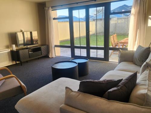 Blenheim Apartment | Urban Retreat in the CBD