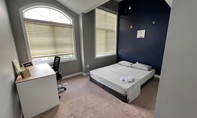 Brampton House | Urban Serenade- Private Room in House