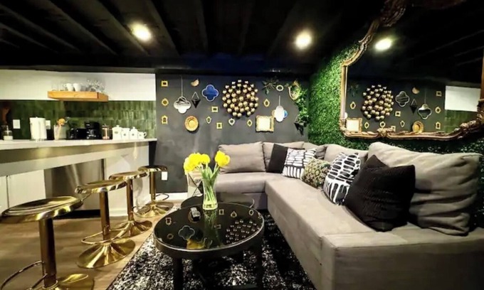 Downtown Baltimore Apartment | Urban Wonderland w/Hidden room! 3 Beds.Wine.Arcade