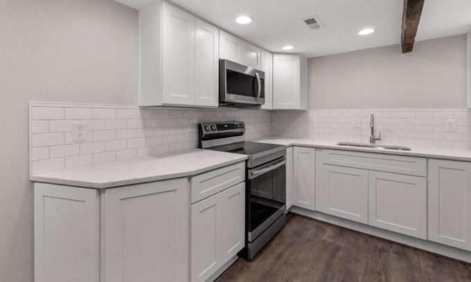 Urbana House | Urbana Condo 1bd Private Suite w/Own Entrance
