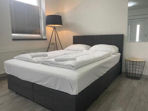 Oberzwehren Apartment | Urbanes, modernes Apartment mit Parkplatz