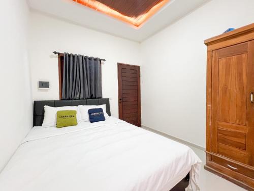 Monang Maning Hotel | Urbanview Hotel Arta Guna Casa