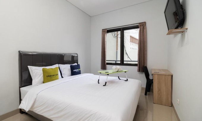 Gambir Hotel | Urbanview Hotel Pasar Baru Jakarta by RedDoorz