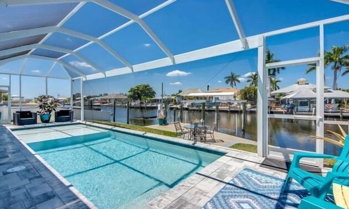 Burnt Store House | Entire home in Matlacha Isles-Matlacha, Floridan4 guests 2 bedrooms 3 beds