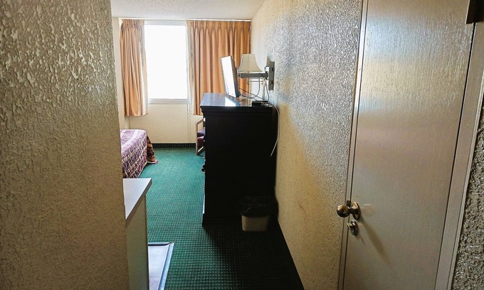 Junction City Hotel | USA Inn Junction City Near Fort Riley