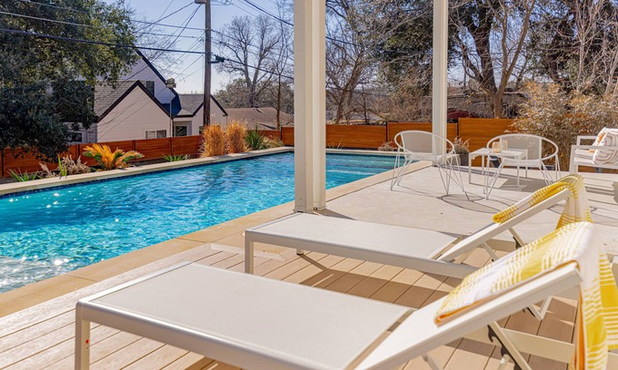 Parker Lane House | UT Football Fave - Pool, Hot Tub, BBQ Grill!