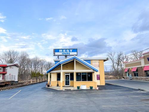Utica Hotel | Utica Rest Inn