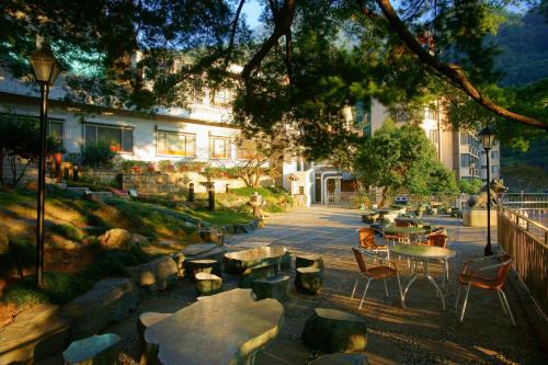 Heping Hotel | Utopia Holiday Hotel