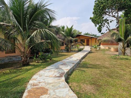 Busua Hotel | Uzoma's Lodge