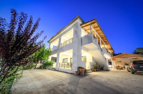 Neromilos House | V and H House - Cozy & Ideal for Families, by ZanteWize