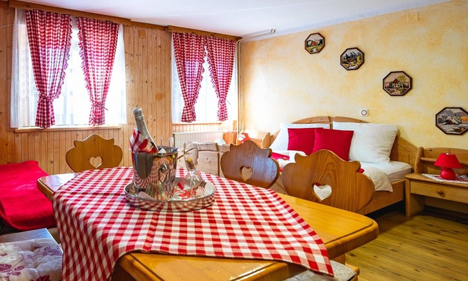 Radovljica Apartment | V. APP at Slovenian Traditional Guesthouse