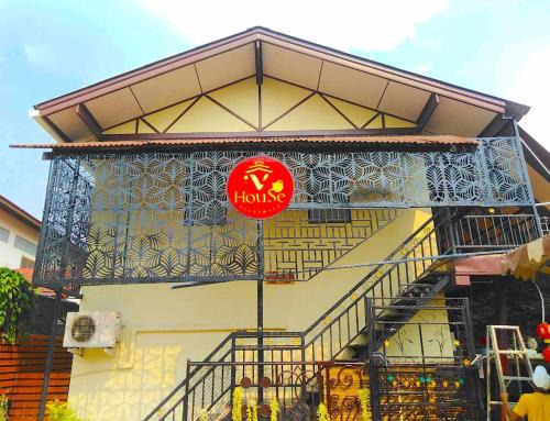 Samphao Lom House | V House
