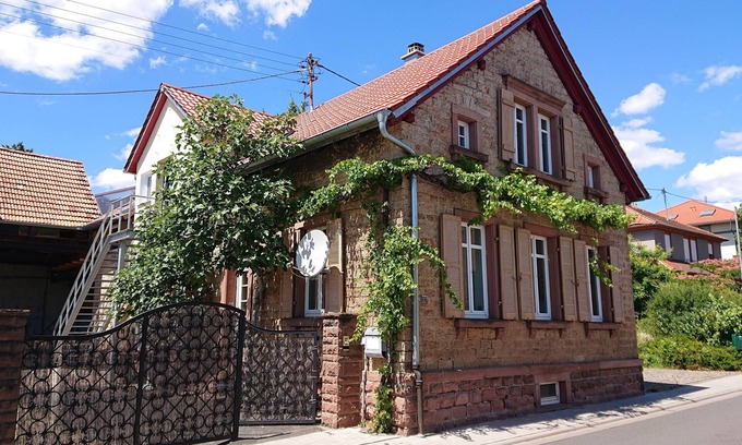 Neustadt-Diedesfeld Apartment | Vacation apartment Weinstraßenmitte