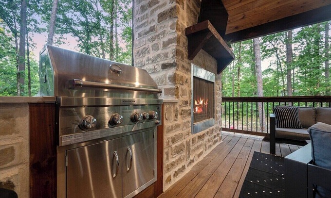Broken Bow Cabin | Vacana-Lil Wildflower, Fishing Pond, For Couples/Families, Pets