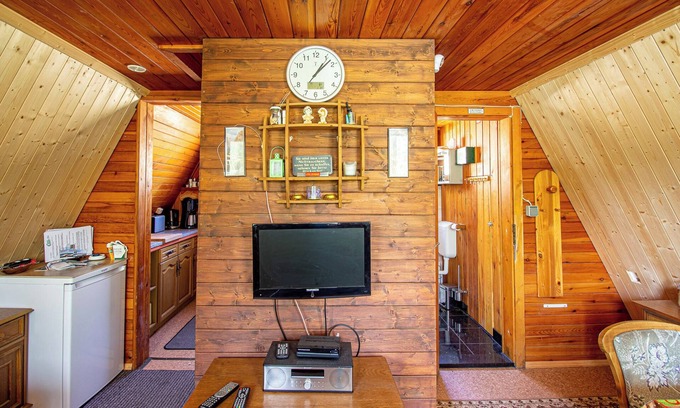 Frankfurt an der Oder House | Vacation Home "Finnhütte 9" with Balcony, Private Terrace & Wi-Fi