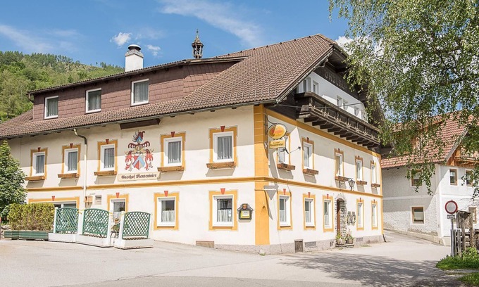 Sankt Martin Apartment | Vacation Apartment "Mentenwirt" with Mountain View, Wi-Fi & Terrace