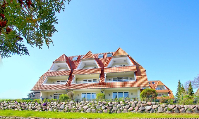 Breege Apartment | Vacation apartment near the harbor with balcony and sea view - Hafenhäuser Breege FeWo 14