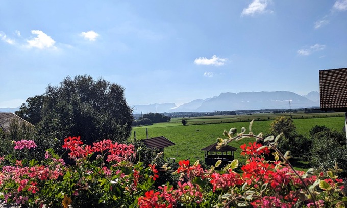 Saaldorf-Surheim Apartment | Vacation apartment Untersberg, 86sqm, 2 bedrooms, 2 bathrooms, balcony with mountain view