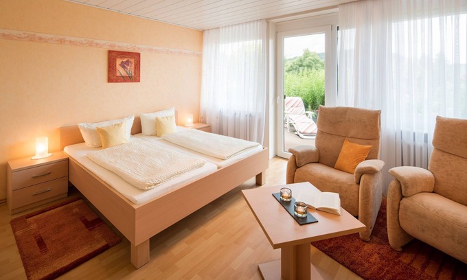 Reinhardshausen Apartment | Vacation apartment Tulip - Guesthouse Nöchel