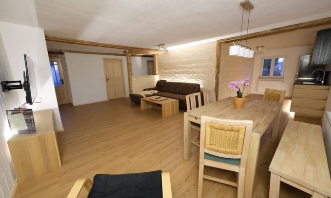 Saulgrub Apartment | Vacation apartment (3-5 pers., 3 bedrooms) - Ferienwohnung Wetzstein