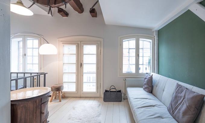 Zentrum Apartment | Vacation apartment Altes Kontorhaus Backbord in Husum for up to 2 people