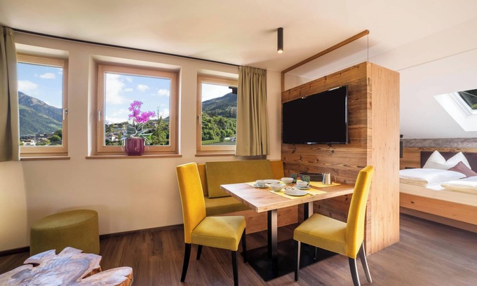 Merano Apartment | Vacation Apartment "Barrique" with Mountain View, Wi-Fi and Garden