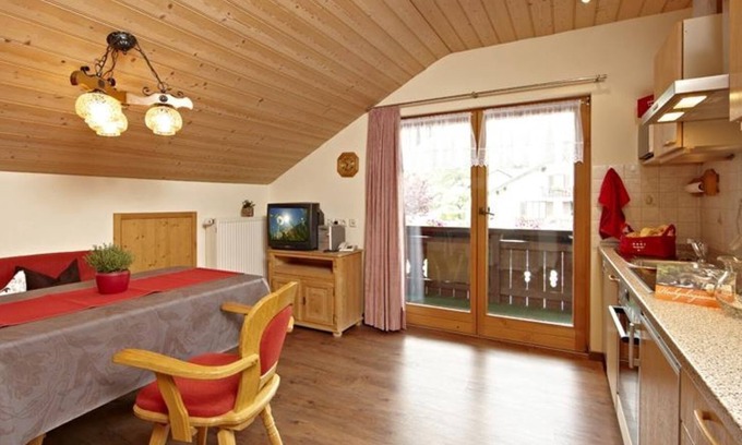 Bad Kohlgrub Bed & Breakfast | Vacation apartment Großenast - Guesthouse Alpina